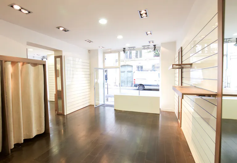 Flexible Shop in Popular Le Marais - Image 1