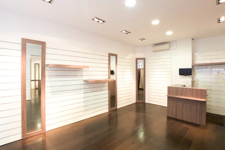 Flexible Shop in Popular Le Marais - Image 2