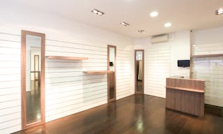 Flexible Shop in Popular Le Marais - Image 2