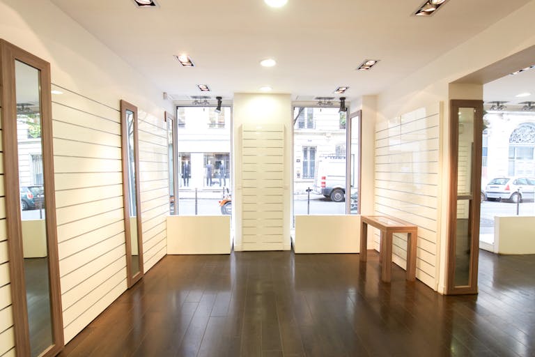 Flexible Shop in Popular Le Marais - Image 3