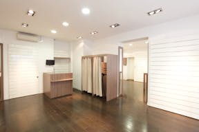 Flexible Shop in Popular Le Marais - Image 4