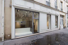 Flexible Shop in Popular Le Marais - Image 5