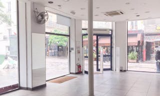 Bright Store in Heart of Beaubourg - Image 0