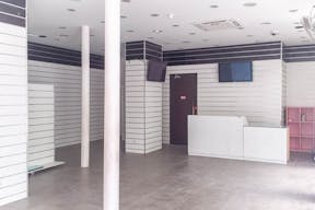 Bright Store in Heart of Beaubourg - Image 2