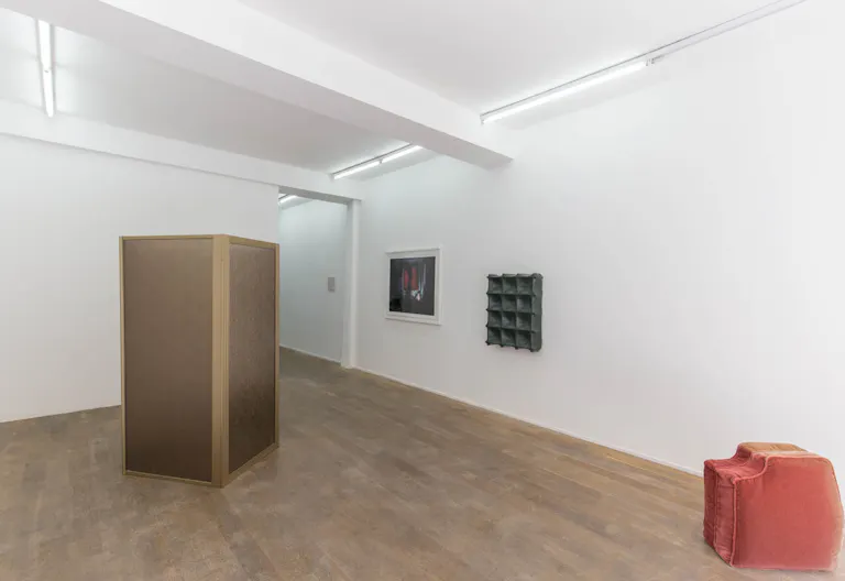 Bright Le Marais Gallery Space - Image 2