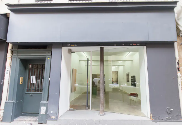 Bright Le Marais Gallery Space - Image 4