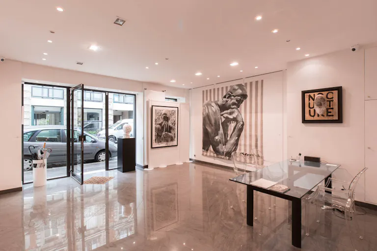 Sublime Gallery in Le Marais - Image 4