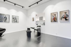 Bright Le Marais Pop-Up Boutique - Image 2