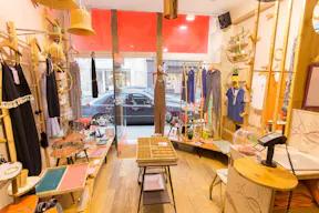 Trendy Pop-Up Shop in Le Marais - Image 0