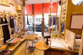 Trendy Pop-Up Shop in Le Marais - Image 1