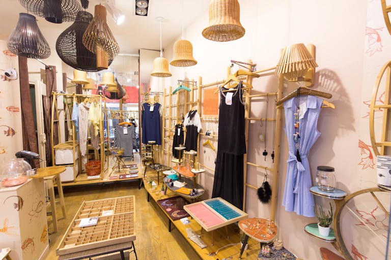 Trendy Pop-Up Shop in Le Marais - Image 3