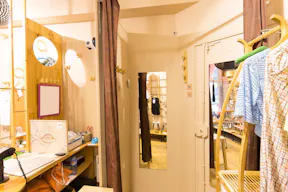 Trendy Pop-Up Shop in Le Marais - Image 5