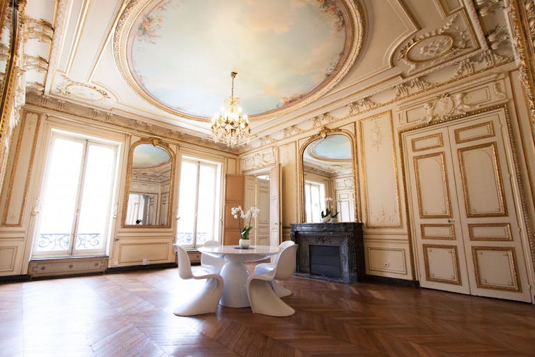 Beautiful Showroom in Opera - Image 0