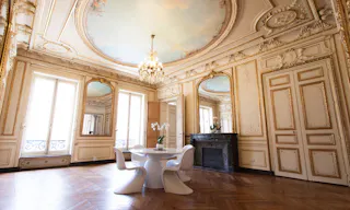 Beautiful Showroom in Opera - Image 0