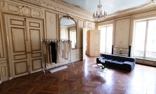Beautiful Showroom in Opera - Image 1