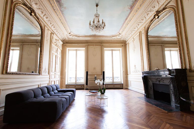 Beautiful Showroom in Opera - Image 2