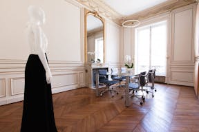 Beautiful Showroom in Opera - Image 4