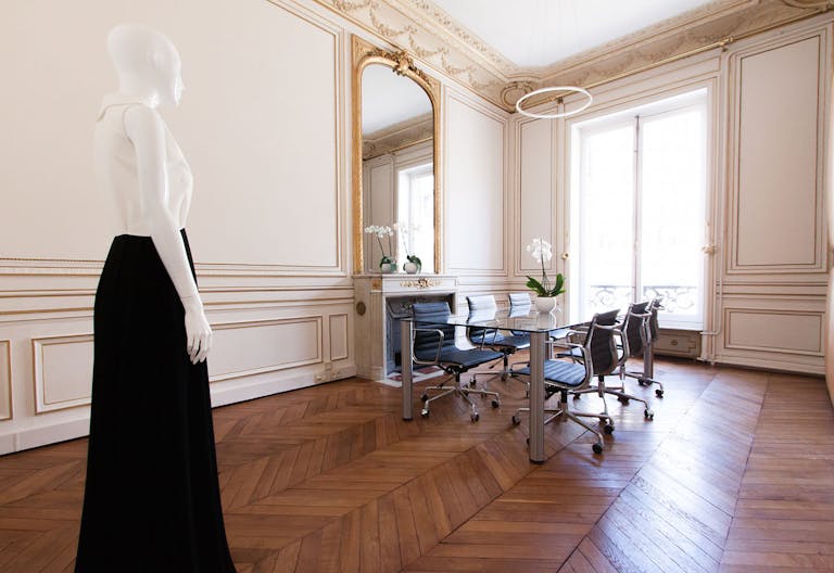 Beautiful Showroom in Opera - Image 4