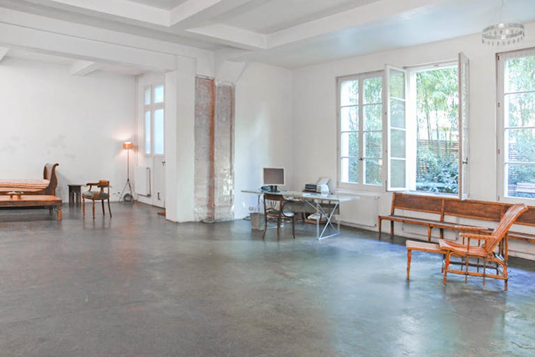 Stunning Space in Vibrant Bastille - Image 1