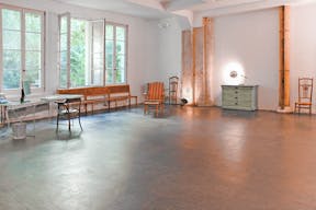 Stunning Space in Vibrant Bastille - Image 3