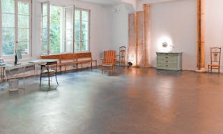 Stunning Space in Vibrant Bastille - Image 3