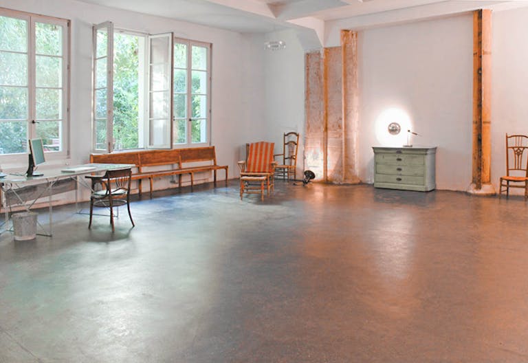 Stunning Space in Vibrant Bastille - Image 3