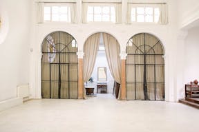 Stunning Space in Vibrant Bastille - Image 4