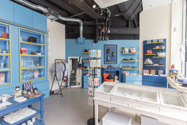 Colorful Pop-Up Shop in Les Halles - Image 4