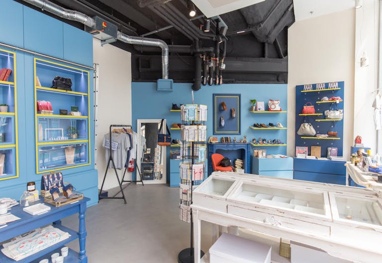 Colorful Pop-Up Shop in Les Halles - Image 4