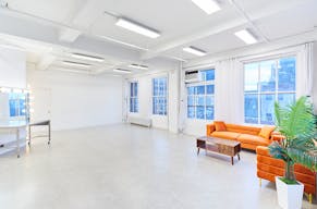 Expansive Skyline Loft - Connected Studio Space - Image 5