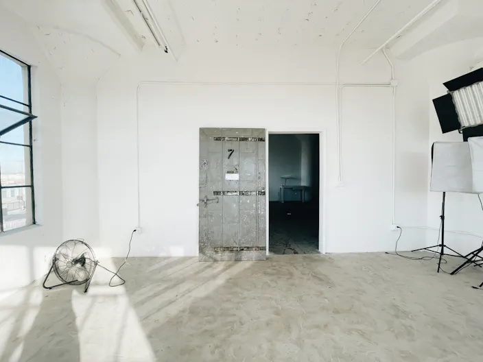 DTLA Studio with Abundant Light and Amazing View - Image 4