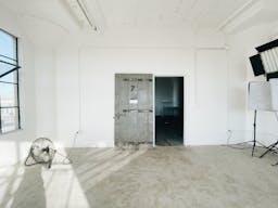 DTLA Studio with Abundant Light and Amazing View - Image 4
