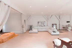 Apartment in Grands-Boulevards - Image 2