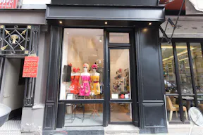 Charming Shop in Le Marais - Image 5