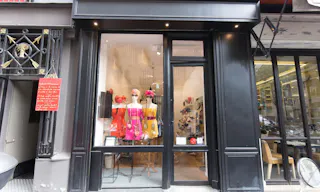 Charming Shop in Le Marais - Image 5