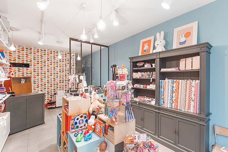 Pop-Up Boutique in Folie Méricourt - Image 2