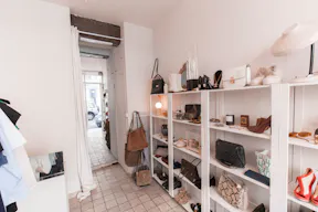 Compact Pop-Up Store in Le Marais - Image 3