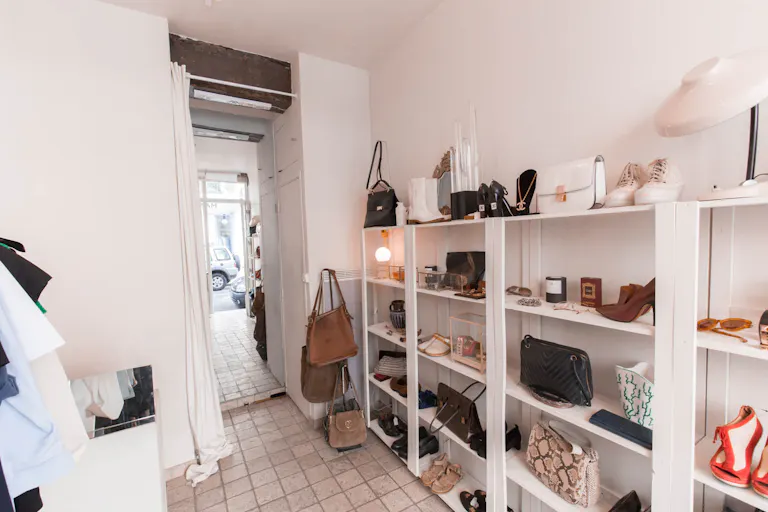 Compact Pop-Up Store in Le Marais - Image 3