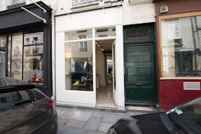 Compact Pop-Up Store in Le Marais - Image 4