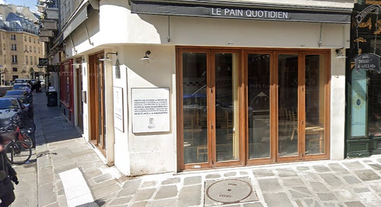 Corner Boutique - Bourse Area - Image 1