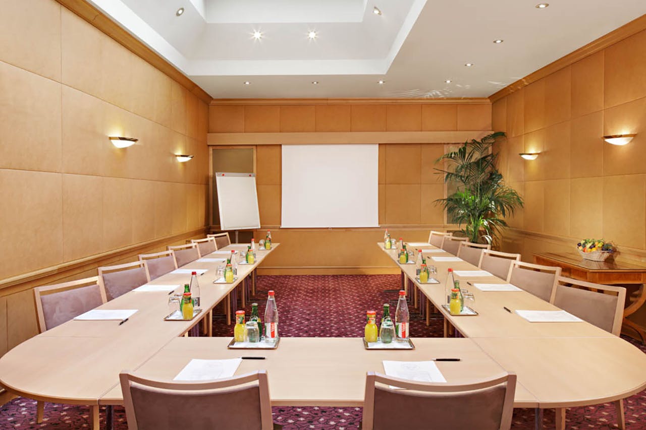 Event Space in Champs Élysées - Image 1