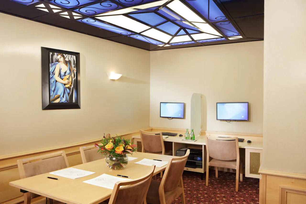 Event Space in Champs Élysées - Image 2