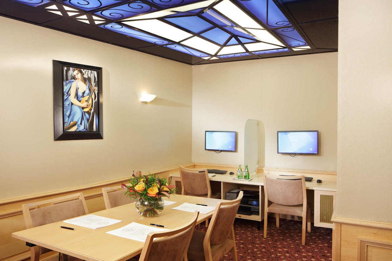 Event Space in Champs Élysées - Image 2