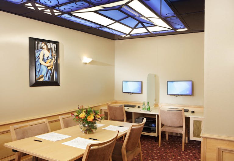 Event Space in Champs Élysées - Image 2