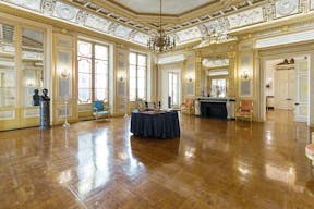 Venue Close to Place de la Bourse - Image 0