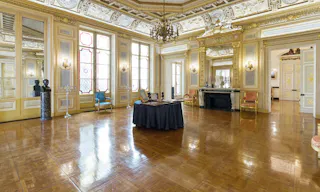 Venue Close to Place de la Bourse - Image 0