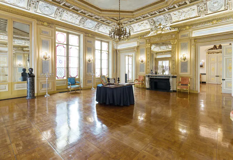 Venue Close to Place de la Bourse - Image 0