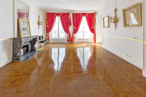 Venue Close to Place de la Bourse - Image 3