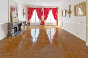 Venue Close to Place de la Bourse - Image 3