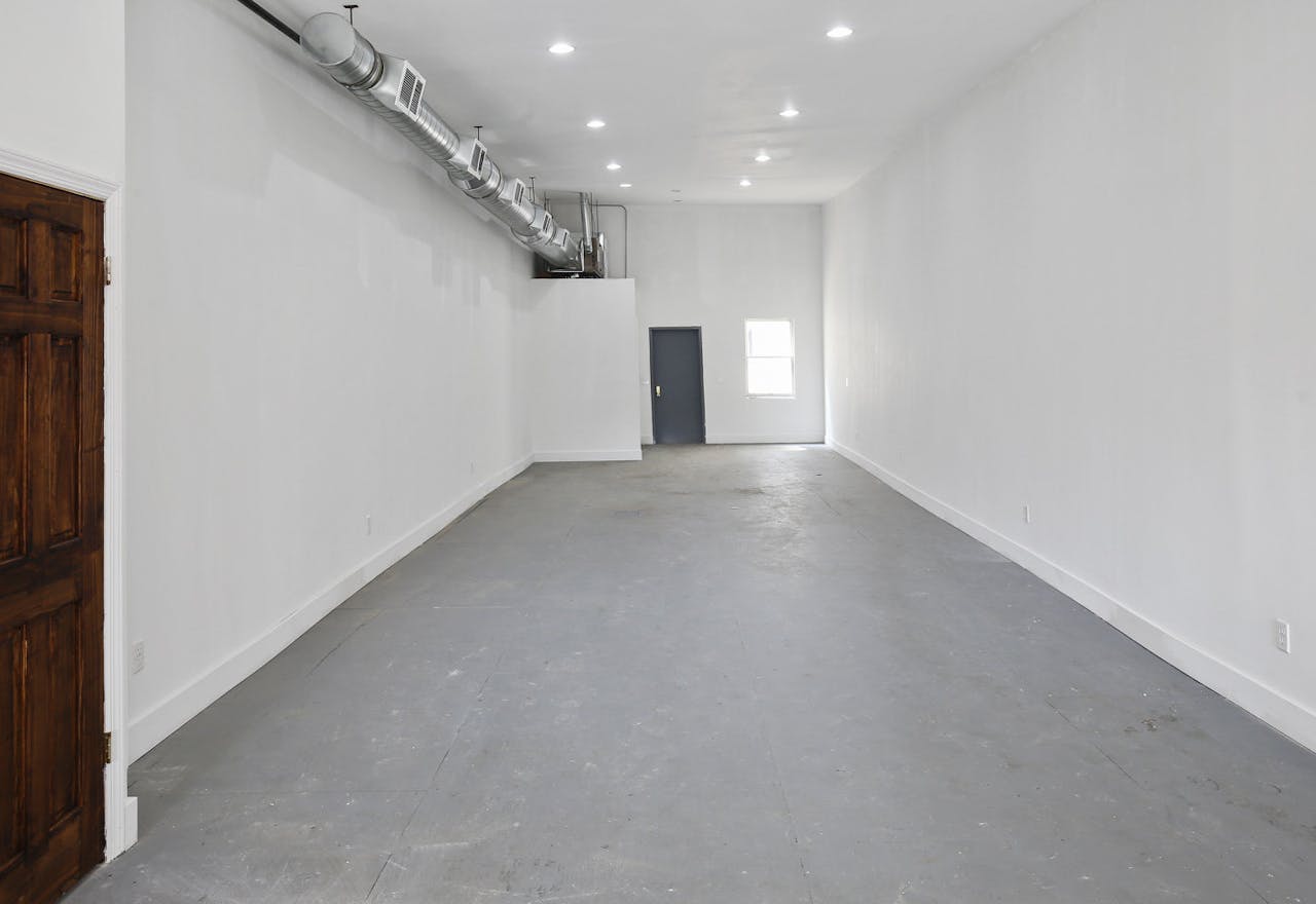 Bushwick White Box Showroom - Image 1